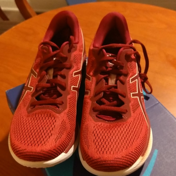 Asics - Picture 3 of 3